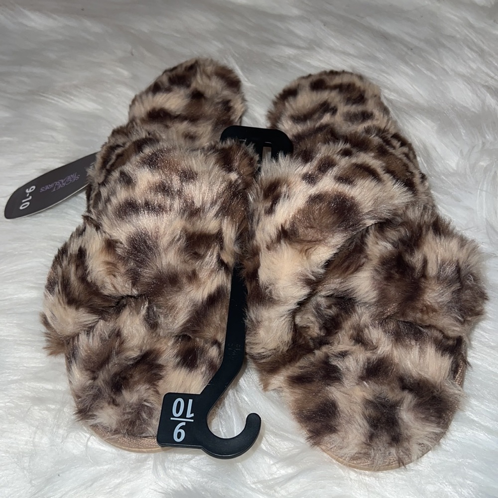 New leopard print furry slippers -size 9/10